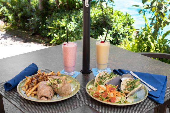 Holua-au bord de la piscine