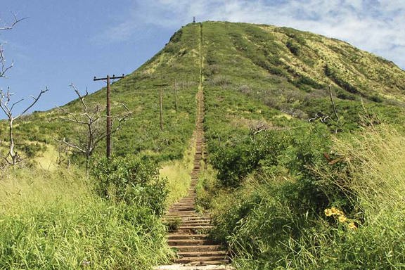 Montez le sentier ferroviaire du cratère Koko pour une vue imprenable sur l'île