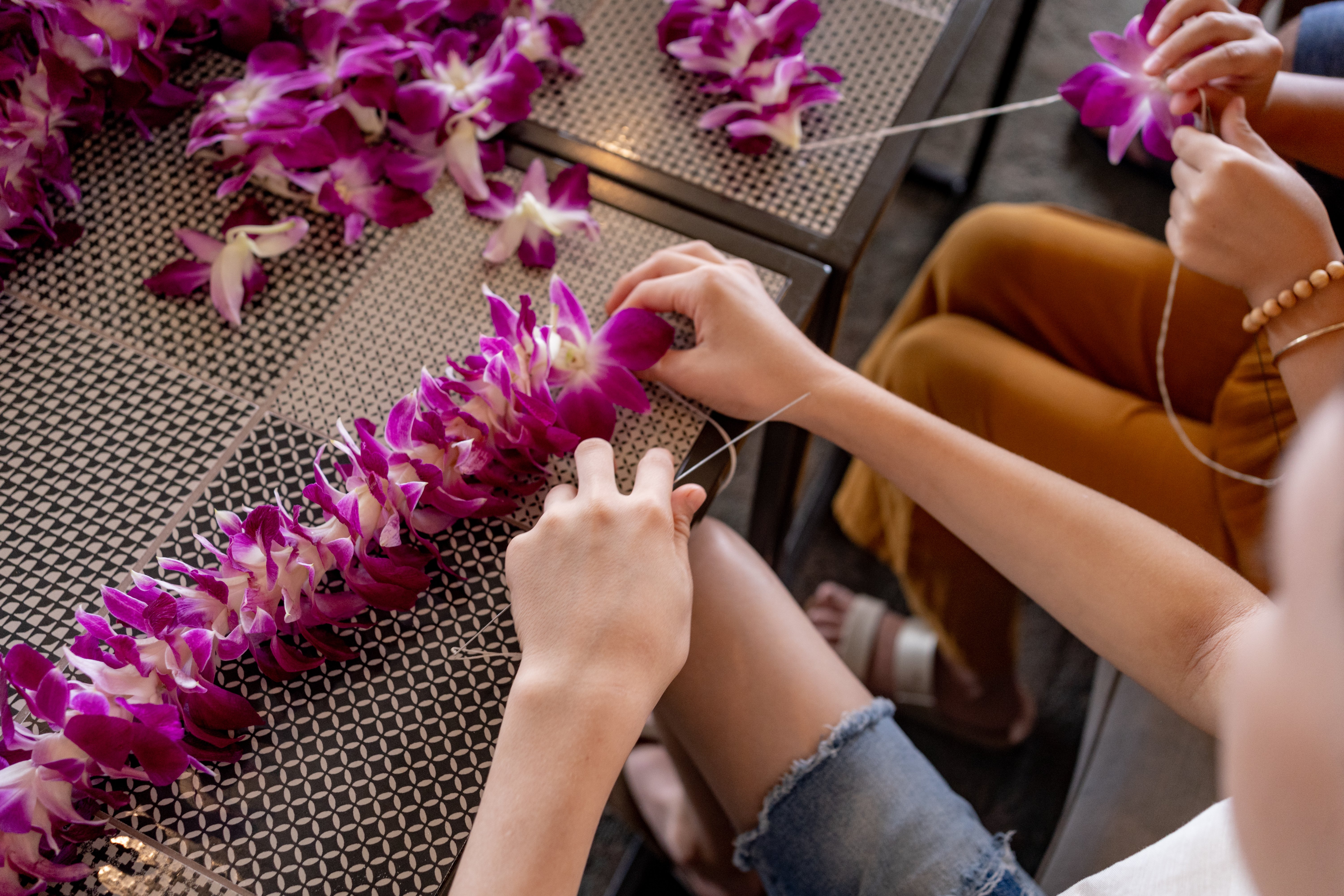 Lei making lessons in Waikiki