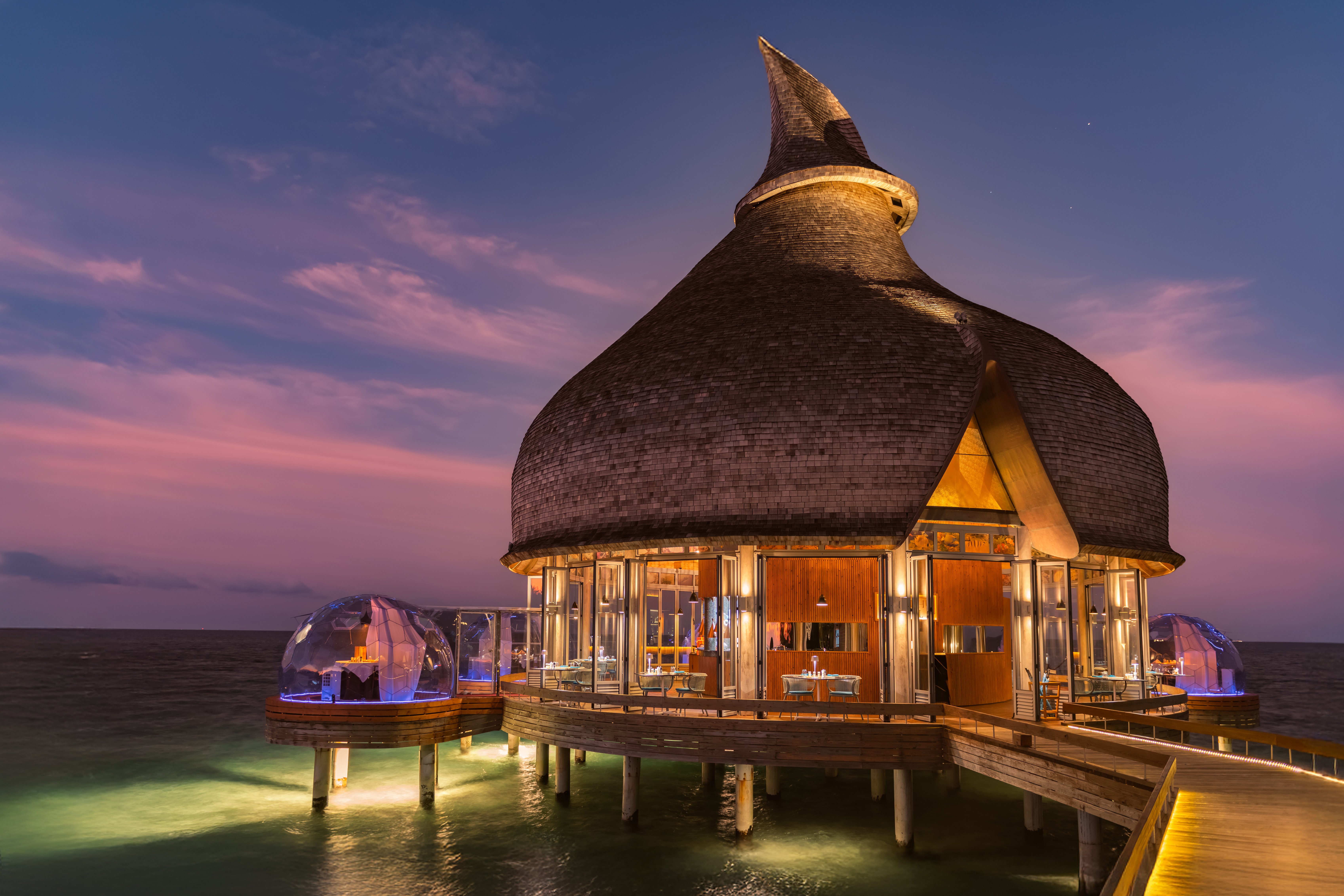 Moodhu Grill à l'hôtel OUTRIGGER Maldives Maafushivaru Resort