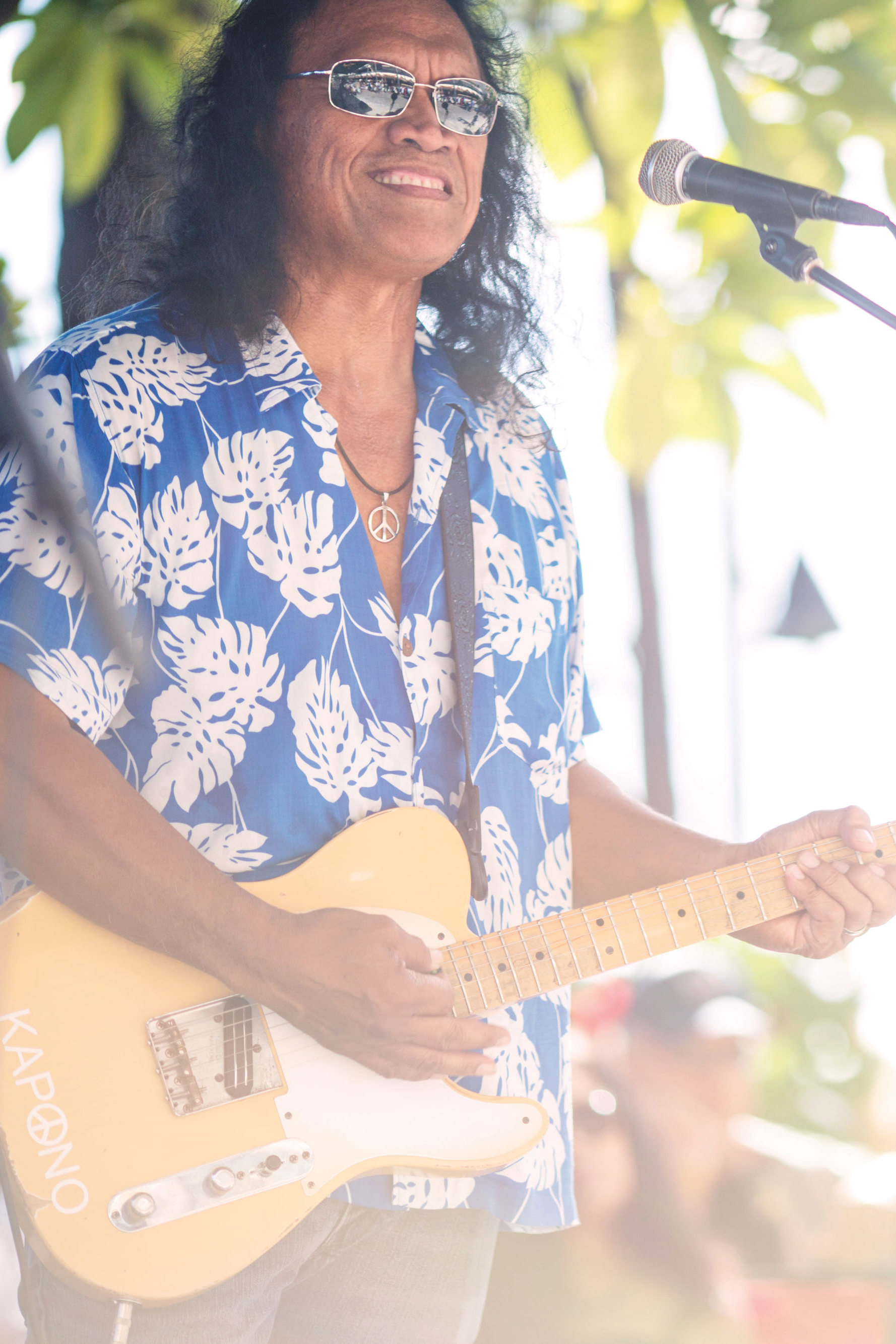 Henry Kapono playing at Duke's Waikiki